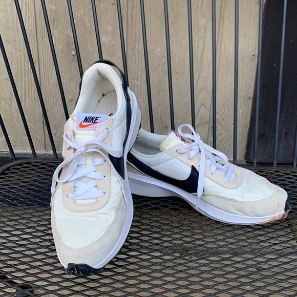 NIKE Running Shoes - Picture 8 of 15